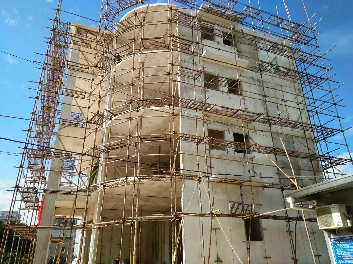 夏河星河绿色环保装配式建材在福建修建的五层别墅建筑